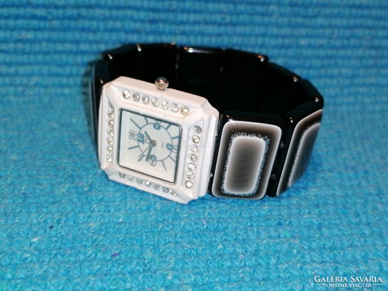 Jewelry watch (225)