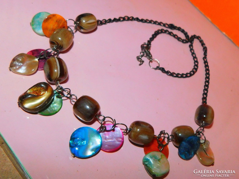 Fresh spring agate-colored pearl shells with black rhodium necklace