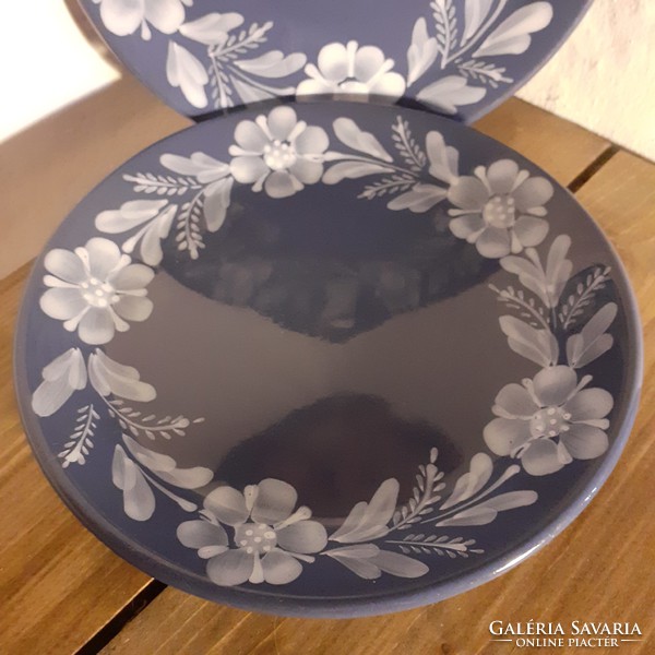 Szép, kék-fehér színű magyar mázas kerámia tányér