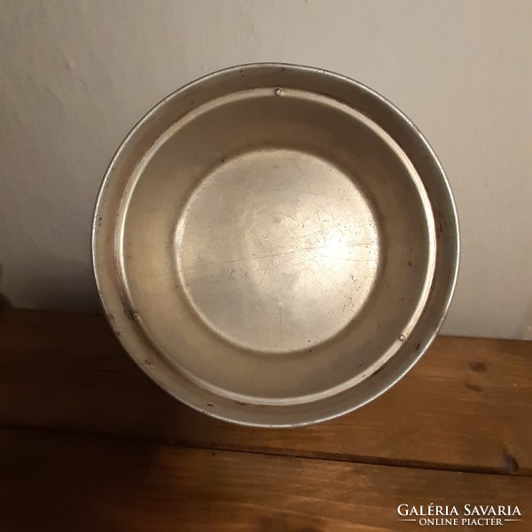 Aluminum bowl from the 60's. Decoration.