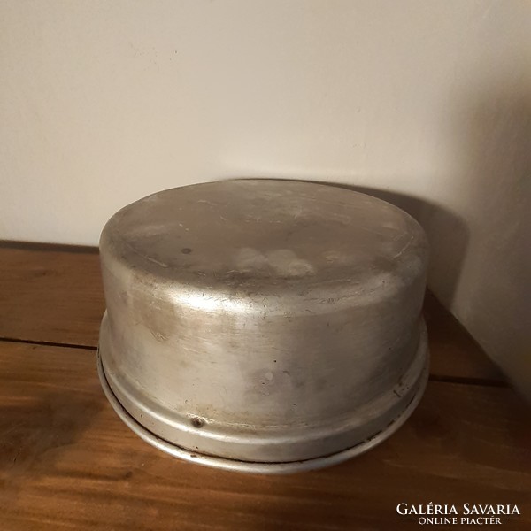 Aluminum bowl from the 60's. Decoration.