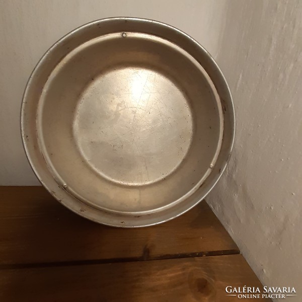 Aluminum bowl from the 60's. Decoration.