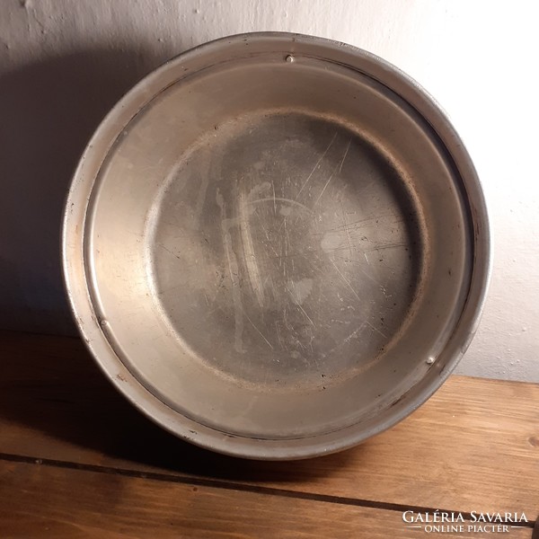 Aluminum bowl from the 60's. Decoration.