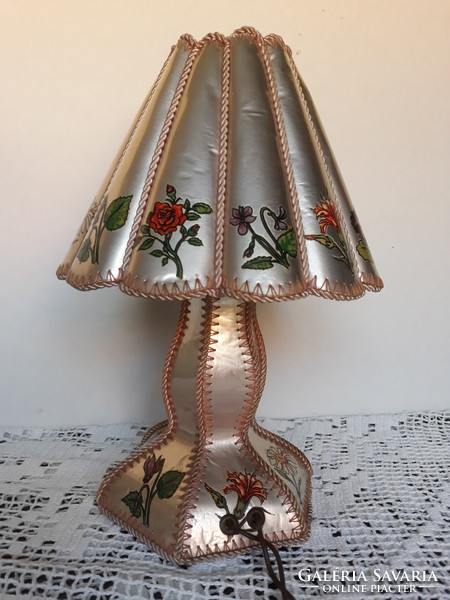Gyönyörű romantikus antik éjjeli lámpa, asztali lámpa