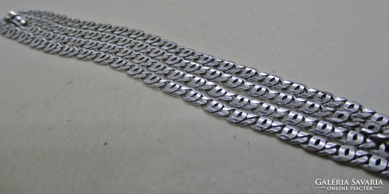 Beautiful patterned silver necklace