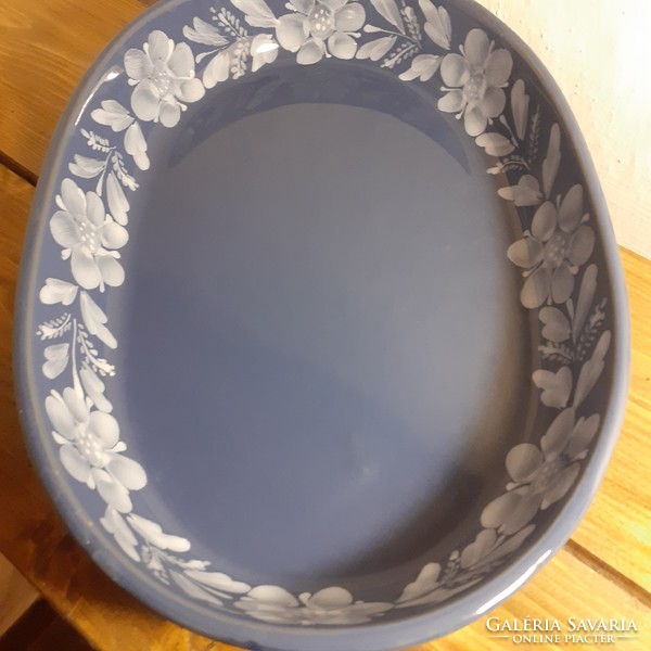 Blue and white Hungarian glazed ceramic steak bowl