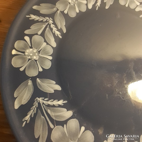 Kék-fehér színű magyar mázas kerámia nagy tányér
