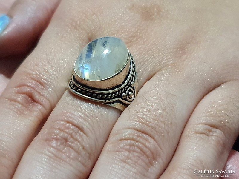 Powerful! Ceylon moonstone silver ring size 8! 10 carats!