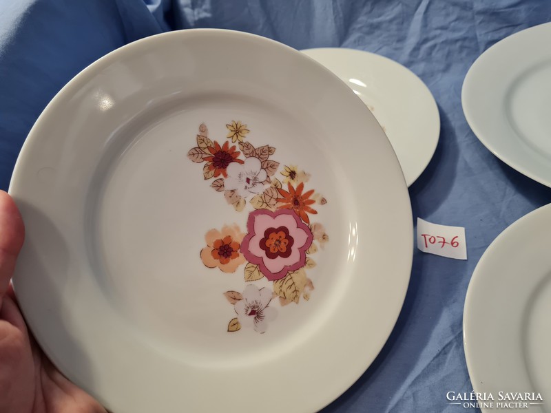 T076 kahla flat plate, the flower is worn in some places, 4 pcs