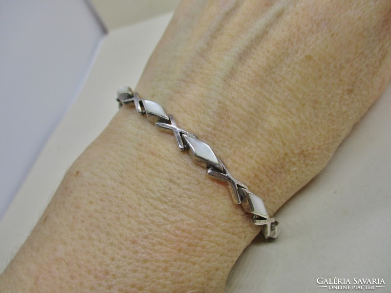 Silver bracelet made of special, fine mother-of-pearl eyes