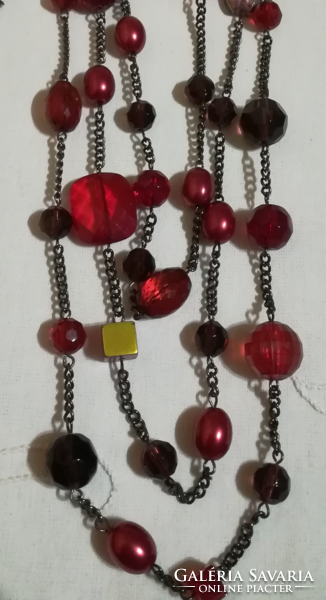 Three-row necklace.