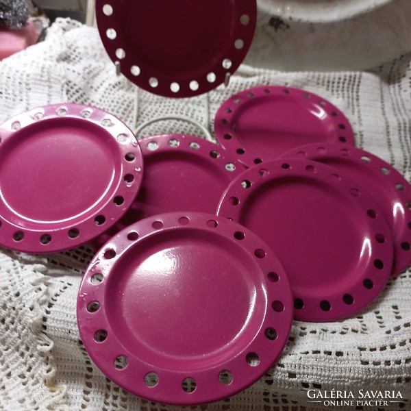 Pink metal coaster