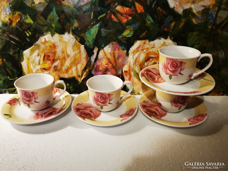 Négy darab rózsás porcelán teáscsésze és alátét