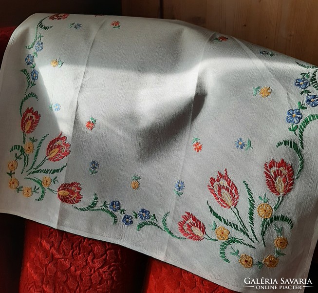 Tulip, handmade tablecloth!