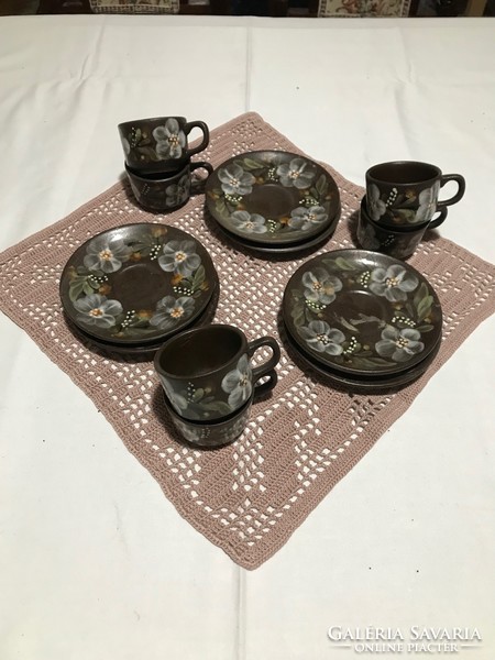 Painted-glazed ceramic coffee cups with placemat. In perfect condition.