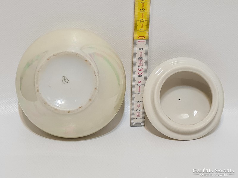 Kőbányai gyöngyház mázas porcelán bonbonier (2133)