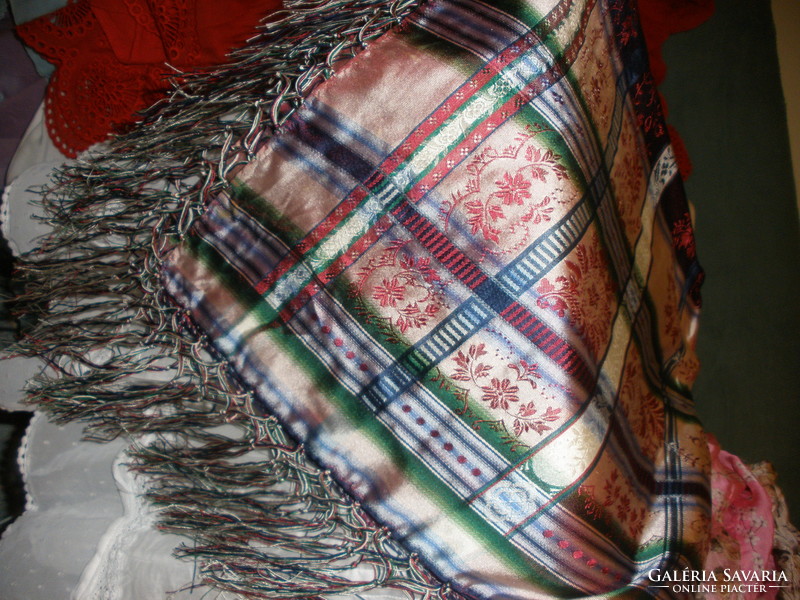 Silk scarf with silk fiber