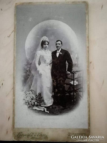 Antique wedding photo from the workshop of Bienenfeld and his partner in the 1900s