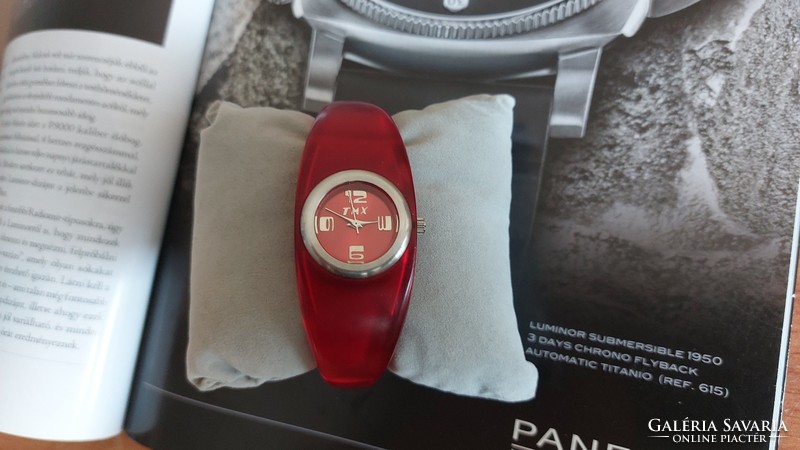 Special little timex women's quartz watch