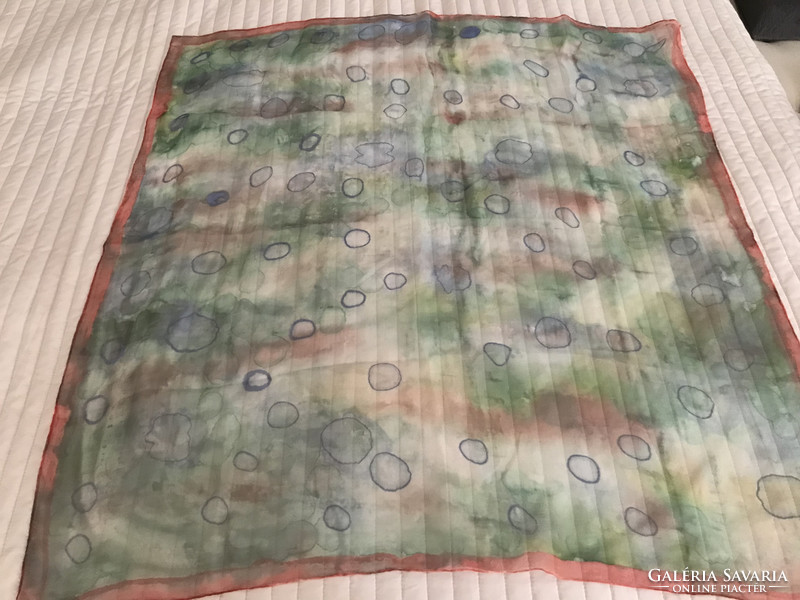 Leheletfinom selyemkendő batikolt mintàval, 88 x 84 cm