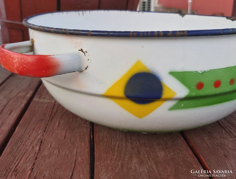 Enameled green yellow pattern patty bowl with peasant bowl ornament, decor nostalgia