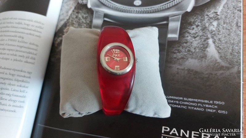 Special little timex women's quartz watch