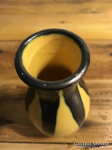 Small yellow-black vase p-3
