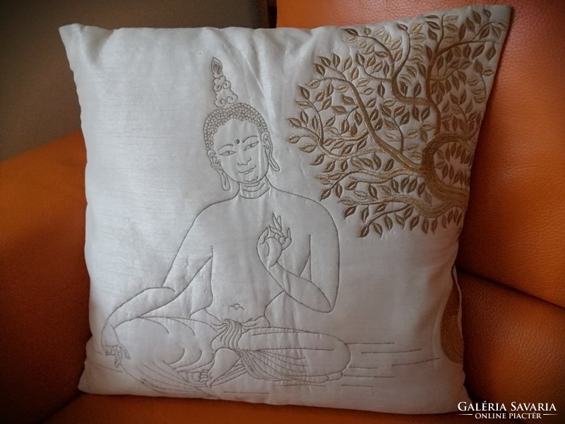 Buddha mintás hímzett párnahuzat