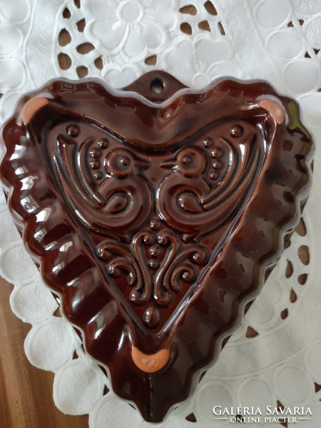 Szép mázas kerámia szív alakú sütóforma