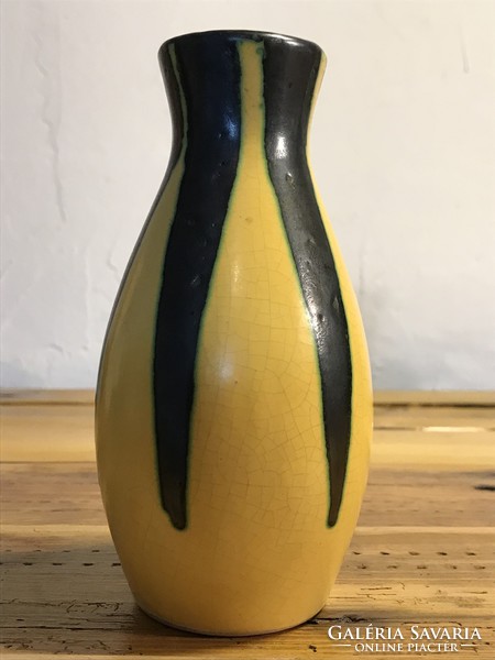 Small yellow-black vase p-3