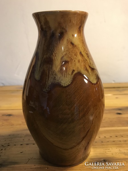 Retro small brown vase t-147