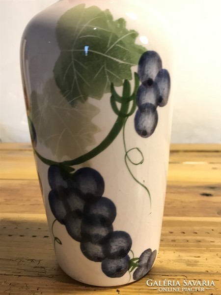 Decorative vine pattern vase t-149