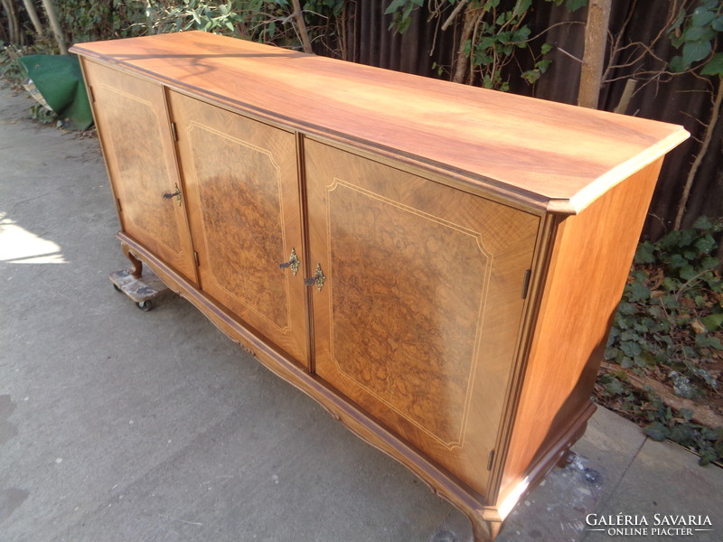 Three-door chest of drawers