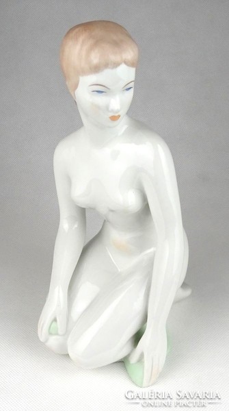 1H833 old aquincum porcelain kneeling nude 22.5 Cm