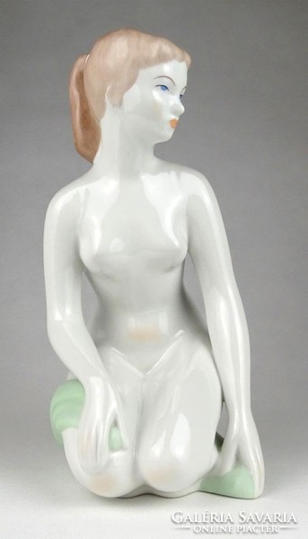 1H833 old aquincum porcelain kneeling nude 22.5 Cm