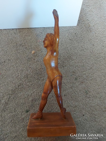 Gymnast girl, sculpture, tree