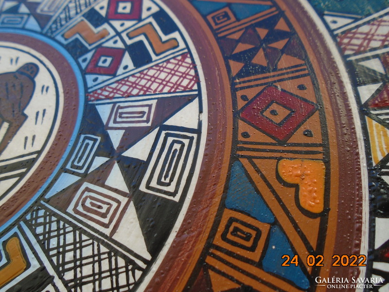 A Perui CUZCO INKÁK szín és mintavilágával kézzel festett agyag falitál lámával