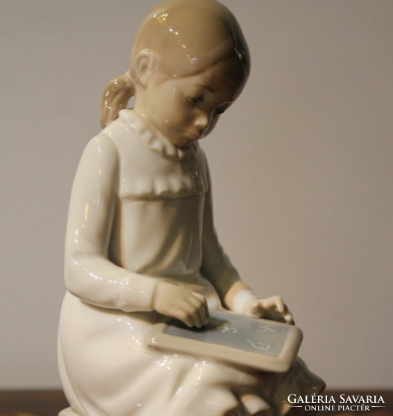 L.Ladro porcelain figure