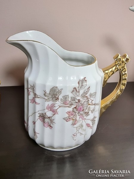 The first half of xx.Szd is an incomplete tea set with a floral pattern .Vignette decoration