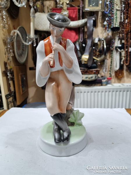 Zsolnay porcelán figura