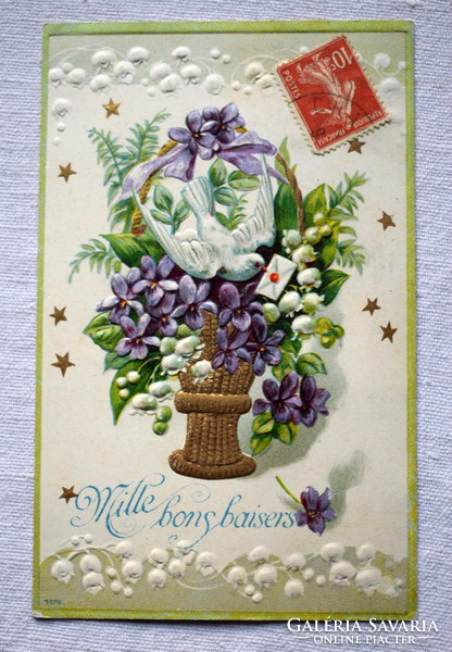 Antik dombornyomott  francia üdvözlő képeslap gyöngyvirág ibolya postagalamb