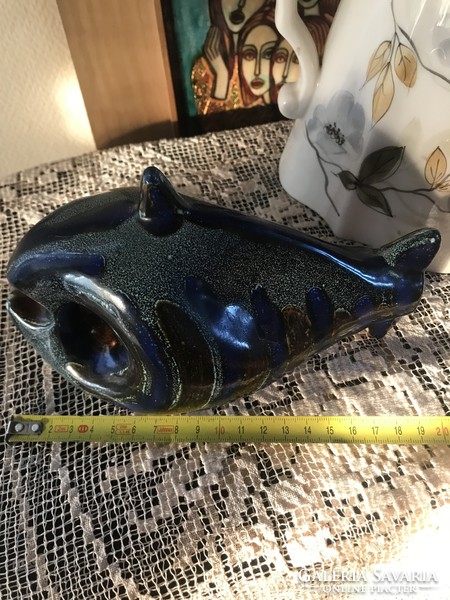 Iparművész által készített kerámia hal