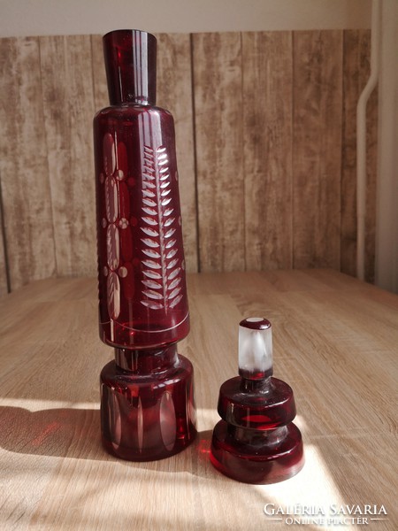 Lip crystal burgundy bottle / liqueur bottle with polished decoration.