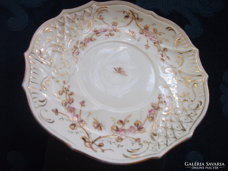 19.Royal Viennese Rococo Gold Contoured Flower Insect Embossed Pattern Plate