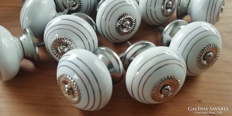 Porcelain furniture buttons