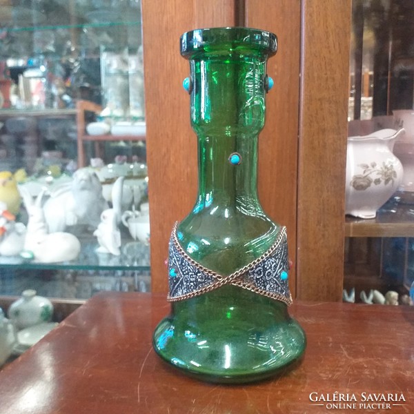 Kövekkel Díszített Zöld Üveg Váza,Shisha.22 cm.