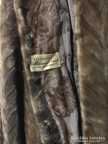 Gyönyörű maxi nercláb bunda. Keveset használt,Ausztirában készült,új béléssel.42-44-es méret 116 cm