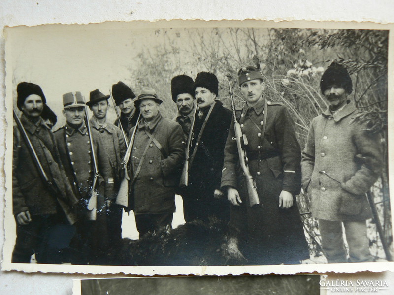Company after the hunt with a trophy in Idol (1942 x. 8), 2 pcs photo (2 pieces 13.5x8.5 cm) original