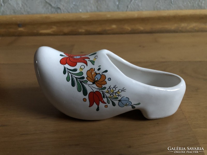 Aranyos virágmintás porcelán / kerámia cipő  -  Lillafüred felirattal !!