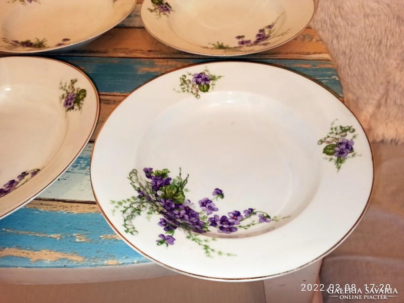 6 flawless violet plates in excellent condition